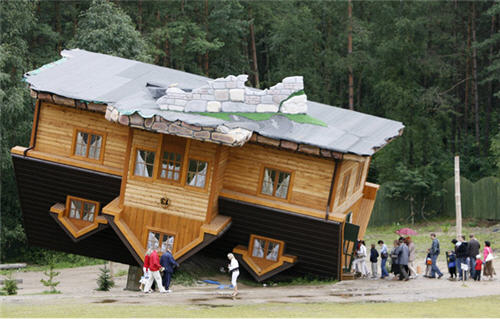 maison-upside-down.jpg